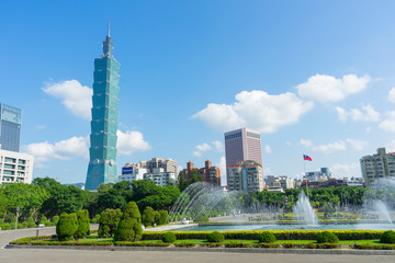 Naklejka premium Taipei 101 Skyscraper and blue sky in Taipei, Taiwan