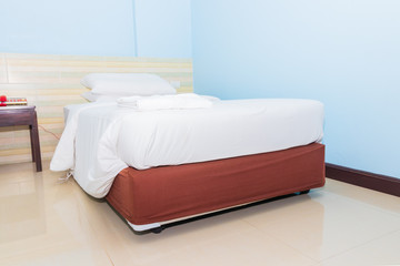 Fototapeta na wymiar bed and bedspread pillow white in in bedroom