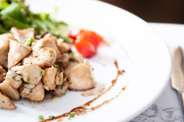 Grilled chicken with green salad and balsamic dressing