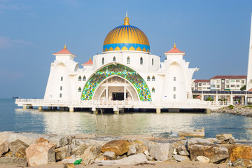 Fototapeta na wymiar Melaka centrlal masjid selat in the sea
