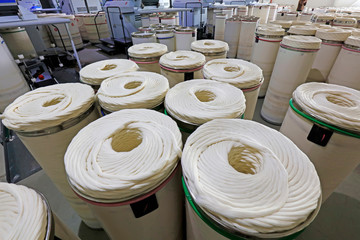 Spinning plant machinery and cotton yarn