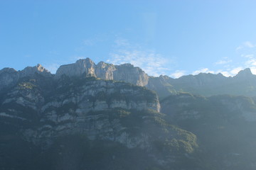 Fototapeta na wymiar Berge mit Landschaft 4