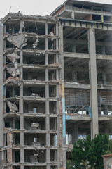 rozbiórka starej fabryki duży gmach budynek warszawa © Arkadiusz