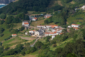 Fototapeta na wymiar Vista de San Andres de Teixido (Cedeira, La Coruña - España).