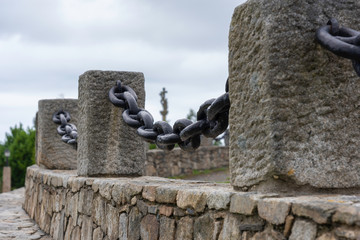 Cadenas de hierro macizo.