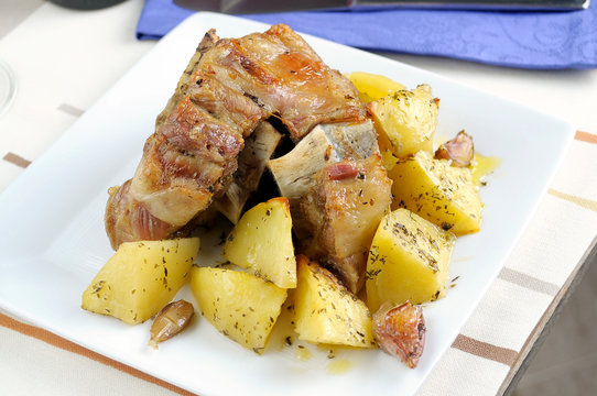 Plato de codillo con patatas