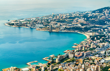 Fototapeta premium Widok z lotu ptaka na Jounieh w Libanie