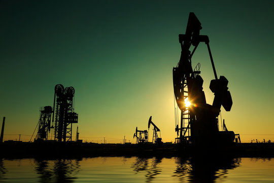 Beam balanced pumping unit under the setting sun