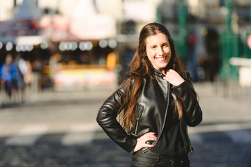 Obraz premium Young model buckling his casual style black leather jacket.