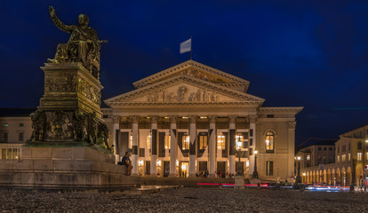 Fototapeta premium Oper München Nachtfotografie