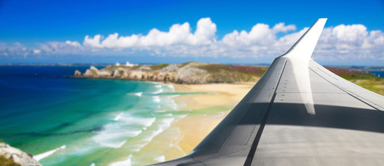 Fototapeta na wymiar una splendida spiaggia vista dall'aereo