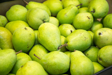 ripe pears on the counter in the supermarket