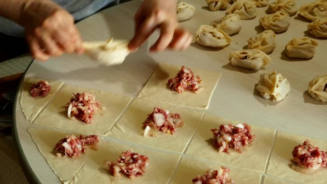 Kyrgyz ravioli, a woman doing ravioli, meat ravioli, pasty woman who.make ravioli with dough.
