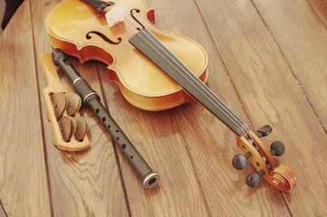 Violin, pipe, rumba on a wooden table