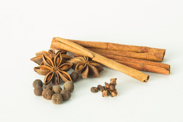 Anise, cloves, pepper and cinnamon sticks