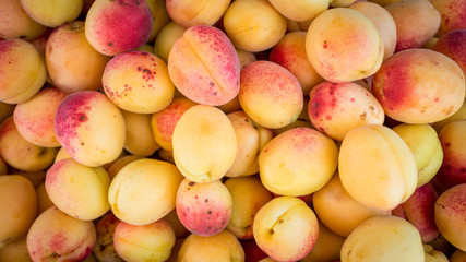 A group of ripe peaches