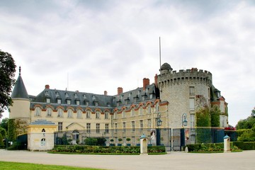 Fototapeta na wymiar Castle of Rambouillet, france, architecture, building, palace, tower, old, landmark, history, historic, chateau, royal, 