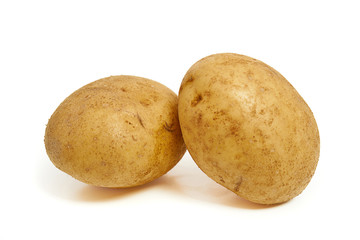 Ziemniaki na białym tle
