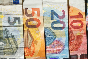 Euro-Banknoten und Euro-Münzen