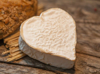 fromage a pâte mole en forme de coeur