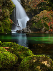 Fototapeta na wymiar Beusnita waterfall in Romanian natural park 