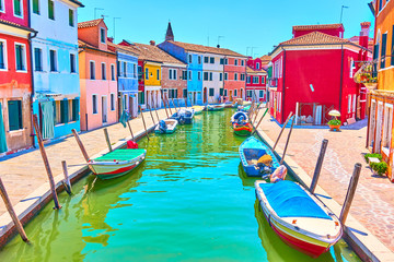 Fototapeta na wymiar Canal and colorful houses in Burano - Venice
