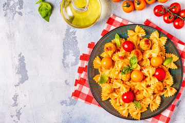 Pasta with meatballs and tomato sauce.