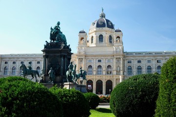 Obraz premium Beautiful monument in the central square Vienna Austria 10.10.2017