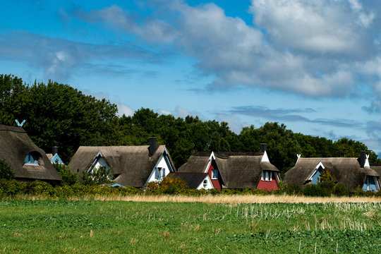 Rietgedeckte H&auml;user in Putgarten auf R&uuml;gen
