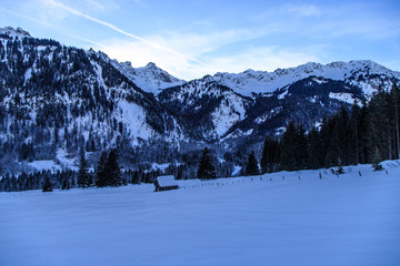 Hütte am Hang