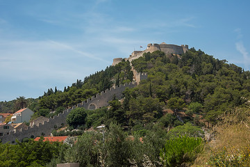 he Spanish  fortress sitting on the hill above the old town, constructed following the gunpowder explosion in 1579 which devastated the old fortress