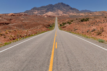 Fototapeta na wymiar scenic view of Mt. Holmes and Mt. Ellsworth from Utah State Route 276 (Garfield County, Utah)