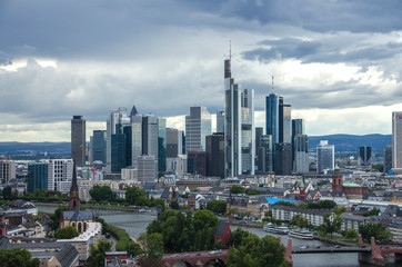 Obraz premium View of Frankfurt am Main skyline at dusk, Germany