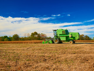 Obraz premium Harvester Machine in Soybean Field