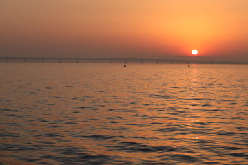 関空連絡橋に沈む夕日