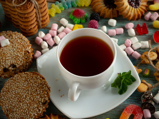 Obraz na płótnie Canvas tea,biscuits,marmalade,kurabe,marshmallows,colored,tree,peppermint,marshmallows,