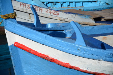 Fototapeta na wymiar Barca al molo