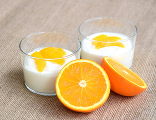 Dessert mit Orangen und Joghurt - leichte Nachspeise