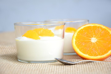 Orangencreme im Glas - Dessert mit Orangen