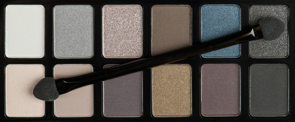 Eye shadow palette