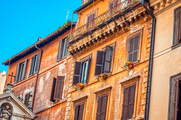 Fototapeta na wymiar traditional italian houses ,Rome old architecture 