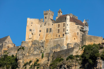 Obraz premium The medieval Chateau de Beynac rising on a limestone cliff above the Dordogne River. France, Dordogne department, Beynac-et-Cazenac