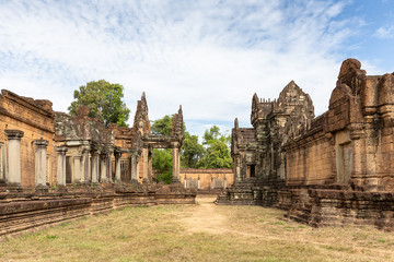 Fototapeta na wymiar ancient remains of Banteay Samre temple, Siem Reap, Cambodia, Asia