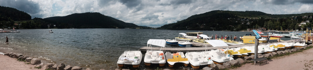 Panoramic view of G&eacute;rardmer Lake