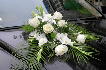 wedding flower decoration of white roses