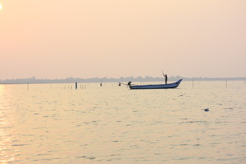 Obraz premium boat at sunset