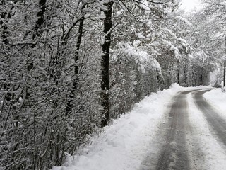 Obraz premium winterliche Straßenverhätnisse
