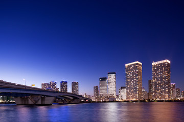 東京都　晴海大橋と高層マンション街