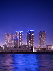 Fototapeta premium 臨海地域の高層マンション