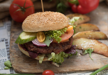 Hamburger wegetariański z warzywami